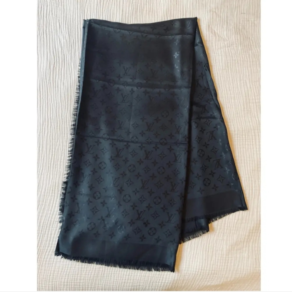 Louis Vuitton Châle Monogram Scarf-Classic Black - Picture 2 of 3